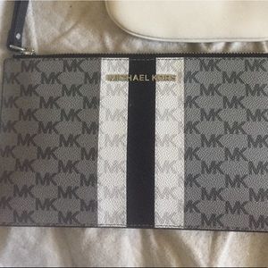 Michael Kors wristlet purse/wallet